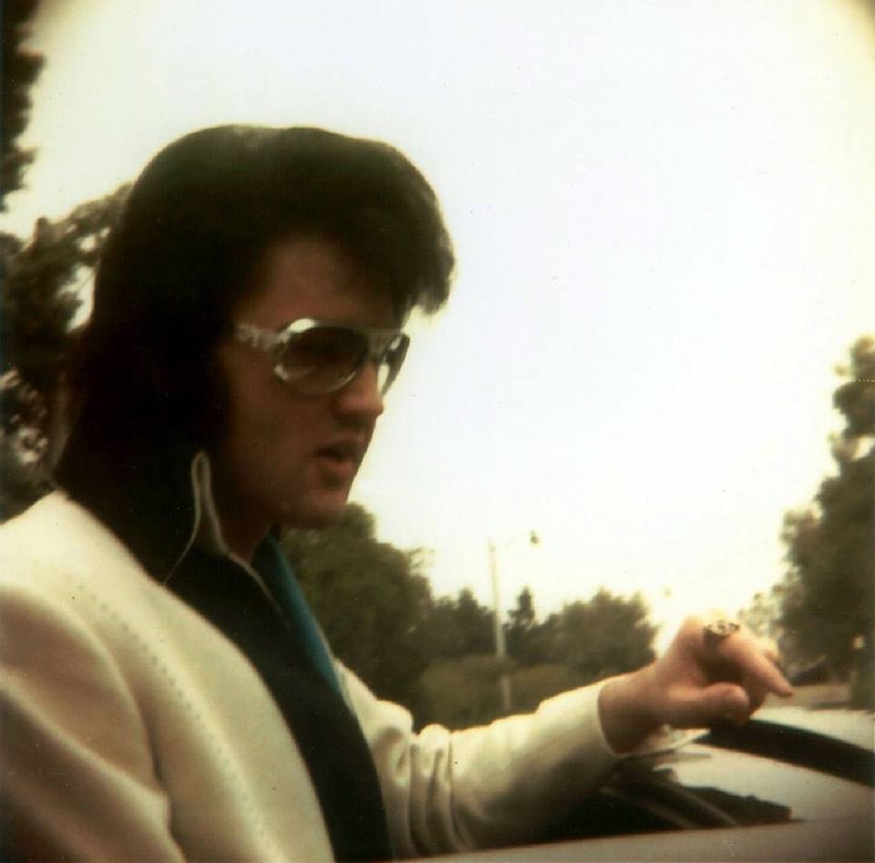 Resultado de imagem para elvis rare pictures